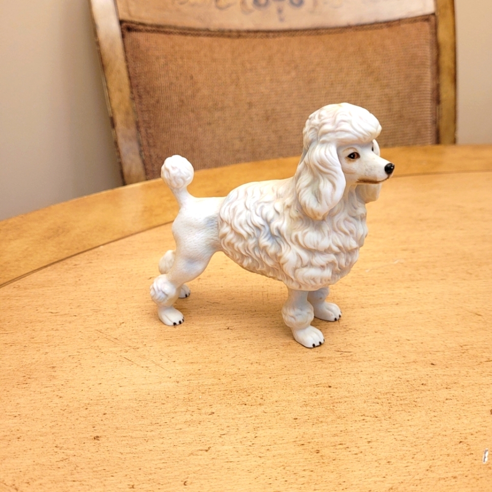 VINTAGE POODLE FIGURINE